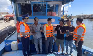 Phát động thi đua cao điểm đấu tranh với khai thác hải sản bất hợp pháp