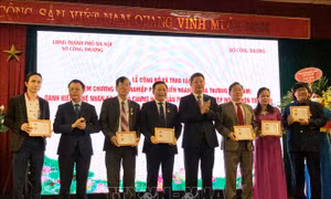 Trao danh hiệu nghệ nhân Hà Nội và sản phẩm công nghiệp nông thôn tiêu biểu năm 2021