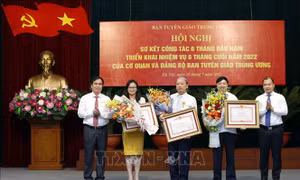 Ban Tuyên giáo Trung ương tập trung xây dựng các đề án, báo cáo chuyên đề trình Bộ Chính trị, Ban Bí thư bảo đảm chất lượng, tiến độ