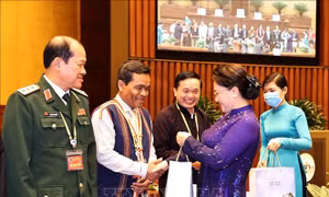 Chủ tịch Quốc hội Nguyễn Thị Kim Ngân gặp mặt đoàn đại biểu dân tộc thiểu số