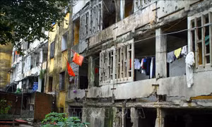 Bám trụ ở chung cư 'nứt toác' vì cho rằng đền bù chưa thỏa đáng