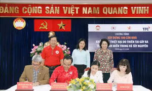Xây dựng 100 căn nhà ủng hộ các tỉnh miền Trung - Tây Nguyên 