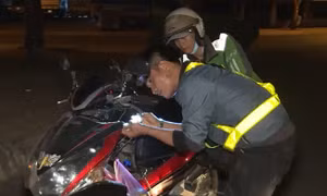 Đội SOS vá xe miễn phí ở Hóc Môn