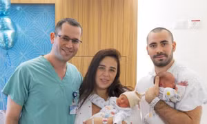 Ca song sinh hiếm gặp ở Israel