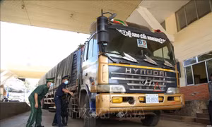 Cửa khẩu quốc tế Xa Mát chống buôn lậu dịp cuối năm
