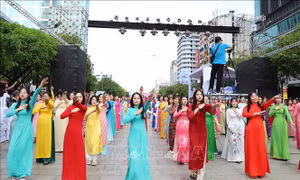 Nhiều địa phương tổ chức chương trình 'Đồng diễn dân vũ với Áo dài'