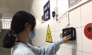 Bệnh viện đầu tiên ở ĐBSCL quản lý người chăm sóc bệnh nhân bằng dấu vân tay
