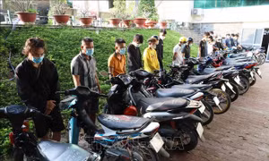 Khởi tố và bắt các đối tượng tụ tập đua xe trái phép