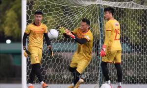 Vòng loại World Cup 2022: HLV Park Hang-seo đau đầu với bài toán thay thế Văn Lâm