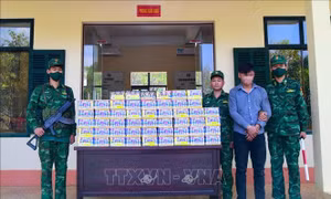 Bắt quả tang đối tượng chuyển gần 160kg pháo lậu
