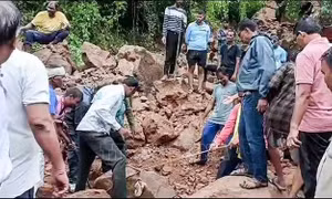 Mưa lớn kéo dài gây sập tường khiến 7 người tử vong ở Madhya Pradesh, Ấn Độ