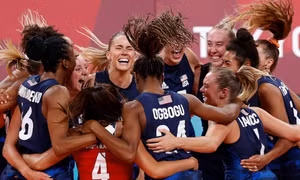 Olympic Tokyo 2020: Vượt qua Serbia, tuyển bóng chuyền nữ của Mỹ vào chung kết