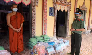 Chăm lo cho các đối tượng khó khăn trong mùa dịch