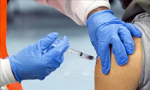 Cuộc chiến chống tin giả về vaccine