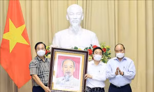 Chủ tịch nước gặp mặt các điển hình của ngành dệt may 