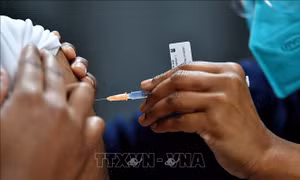 Australia xem xét rút ngắn thời gian chờ tiêm mũi vaccine tăng cường