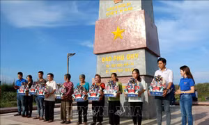 Tuổi trẻ Thông tấn xã Việt Nam hướng về biển, đảo quê hương