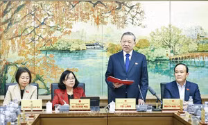 Quốc hội thảo luận ở tổ về dự thảo các văn kiện trình Đại hội XIV của Đảng