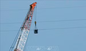 Tàu hàng làm đứt đường dây 35 KV, đảo Cát Bà mất điện hai ngày