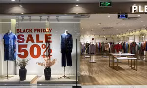 Black Friday hạ giá tới 80% nhưng khách mua vẫn dè dặt