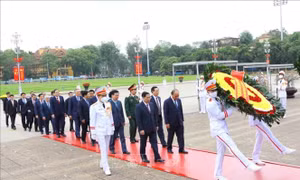 Lãnh đạo Đảng, Nhà nước vào Lăng viếng Chủ tịch Hồ Chí Minh nhân kỷ niệm 47 năm Ngày giải phóng miền Nam