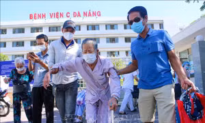 Nhiều bệnh nhân xuất viện sau khi gỡ phong tỏa Bệnh viện C Đà Nẵng