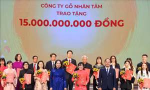 Phó Chủ tịch nước Võ Thị Ánh Xuân dự chương trình 'Mùa xuân cho em'