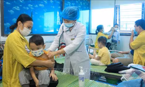Thái Bình: Thời tiết giao mùa, trẻ em nhập viện tăng