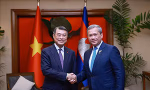 Thủ tướng Lê Minh Hưng gặp Thủ tướng Campuchia