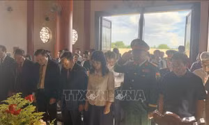 Nguyện kế tục gìn giữ và phát triển mối tình vĩ đại và đặc biệt Việt Nam-Lào
