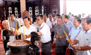 Dâng hương kỷ niệm 108 năm Ngày sinh Chủ tịch Hội đồng Bộ trưởng Phạm Hùng