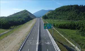 Phân luồng giao thông trên cao tốc Vũng Áng - Bùng phục vụ lắp đặt hệ thống giám sát