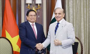 Thủ tướng Phạm Minh Chính gặp Thủ tướng Pakistan