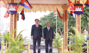 Lễ đón chính thức Chủ tịch Quốc hội Vương Đình Huệ thăm Vương quốc Campuchia
