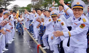 Động viên cán bộ, chiến sĩ Vùng 3 Hải quân dịp đầu năm mới