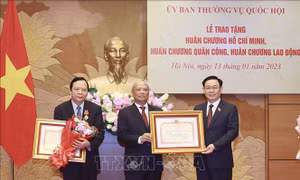 Lễ trao tặng huân chương cho lãnh đạo, nguyên lãnh đạo Quốc hội