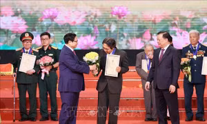 Nhà văn Nguyễn Ngọc Tiến nghiên cứu về Hà Nội với niềm đam mê bất tận