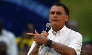 Cựu Tổng thống Brazil Jair Bolsonaro về nước để tham gia chính trường
