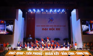 Thống đốc St. Petersburg chúc mừng Đại hội Đoàn toàn quốc lần thứ XII