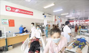 Thời tiết Hà Nội thay đổi thất thường, bệnh nhân nhập viện gia tăng
