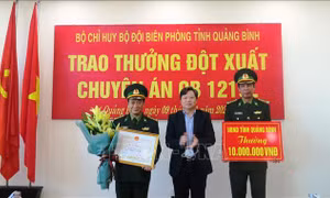Khen thưởng lực lượng triệt phá đường dây mua bán, vận chuyển 60.000 viên ma túy 
