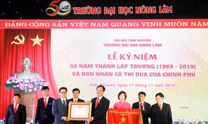 Đại học Nông lâm Thái Nguyên đón nhận Cờ thi đua xuất sắc của Chính phủ
