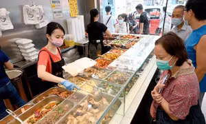 Đằng sau sự 'lên ngôi' của cơm hộp giá rẻ ở Hong Kong (Trung Quốc)