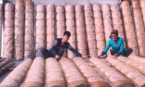Hương vị Tết ở làng nghề làm bánh đa nem nổi tiếng xứ Thanh 