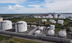 Thúc đẩy nhập khẩu LNG cho sản xuất điện sạch