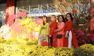 Sắc xuân trên phố biển Khánh Hòa 