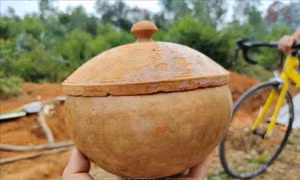 Phát hiện nhiều hiện vật khi khai quật mộ gạch cổ tại Nghệ An