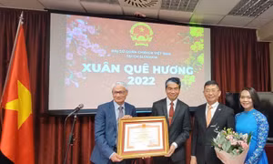 Ấm áp chương trình 'Xuân Quê hương 2022' tại Slovakia