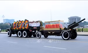 Xe tang Chủ tịch nước Trần Đại Quang đi qua các tuyến phố Hà Nội 