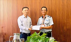 Giúp du khách Australia tìm thấy nhẫn đính hôn bị đánh rơi tại bãi tắm Cửa Đại